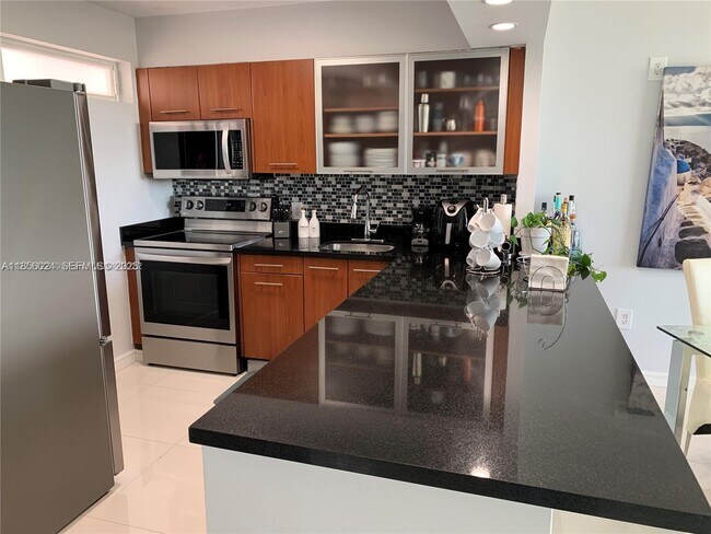 Building Photo - 650 NE 64th St