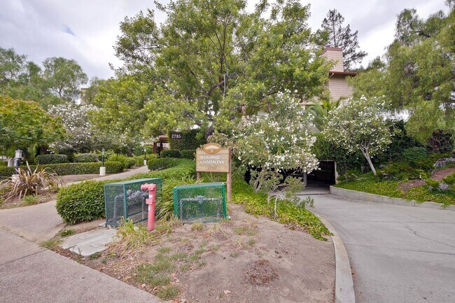 Building Photo - Popular Woodside Commons at Its Finest.