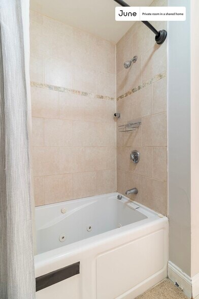 Building Photo - Private bedroom in 3 bed/1.5 bath Home