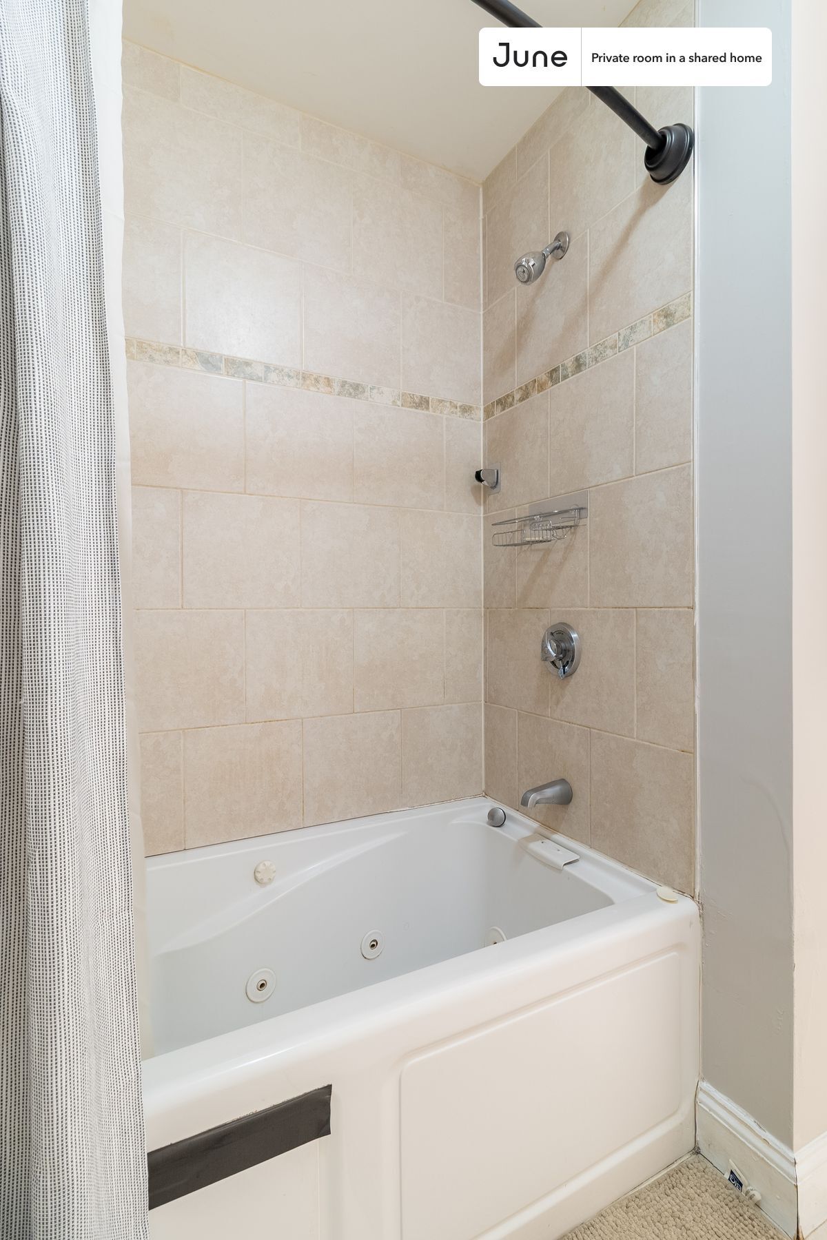 Building Photo - Private bedroom in 3 bed/1.5 bath Home