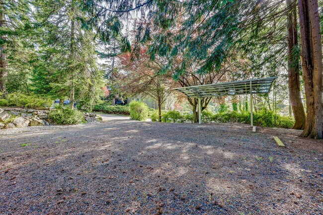 Building Photo - Downtown Bainrbidge Rental -  1/2 Off June...