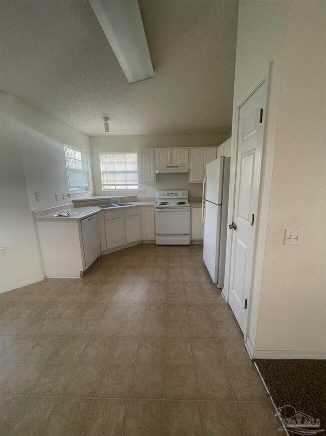 Building Photo - 208 Darrah Cir