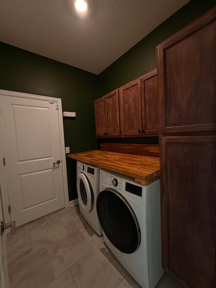 Building Photo - 4452 Seven Canyons Dr