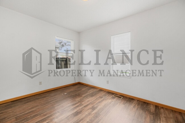 Building Photo - 2147 N Park Pl