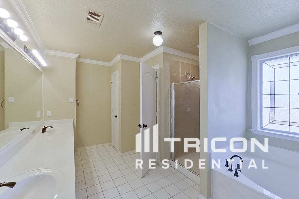 Building Photo - 4116 Kingsferry Dr