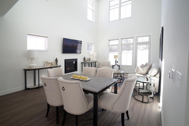 Building Photo - 11330 N Buntrock Ave