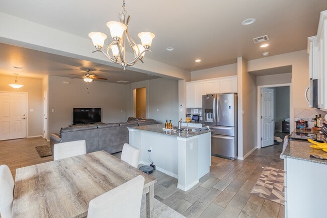 Building Photo - Beautiful 3 Bedroom/2 Bath Home