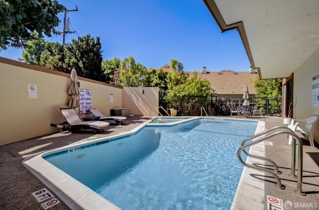 Building Photo - 1210 Bellevue Ave