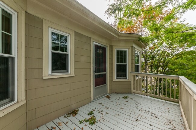 Building Photo - 28 Brookside Ave