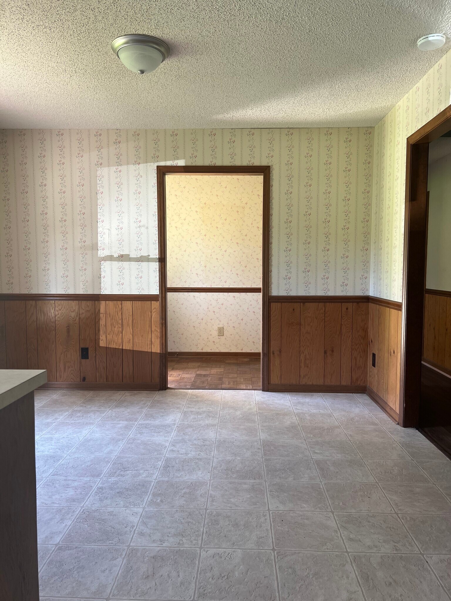 Building Photo - 2420 Wellington Dr