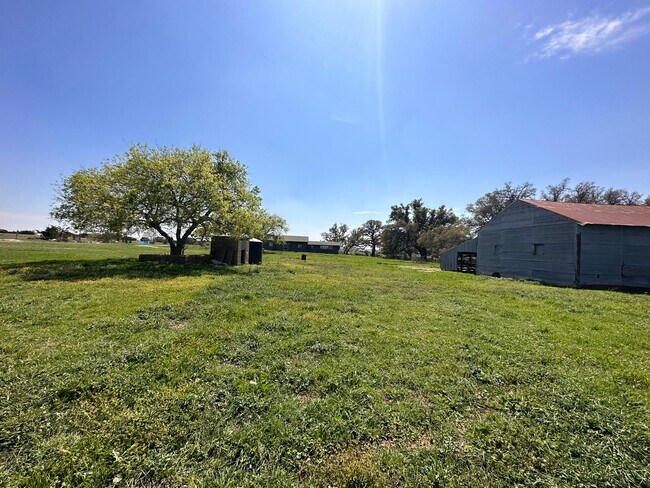 Building Photo - 850 County Road 218,