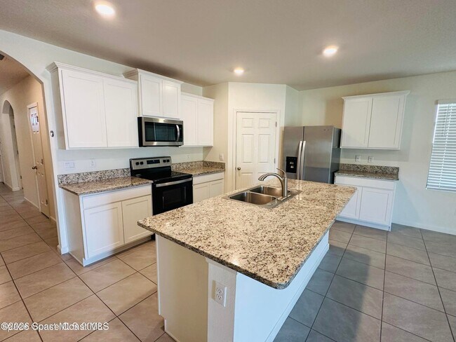 Building Photo - 519 Old Country Rd S E