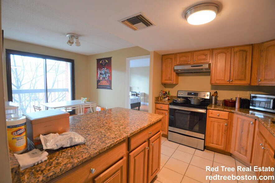 Building Photo - 75 Brainerd Rd