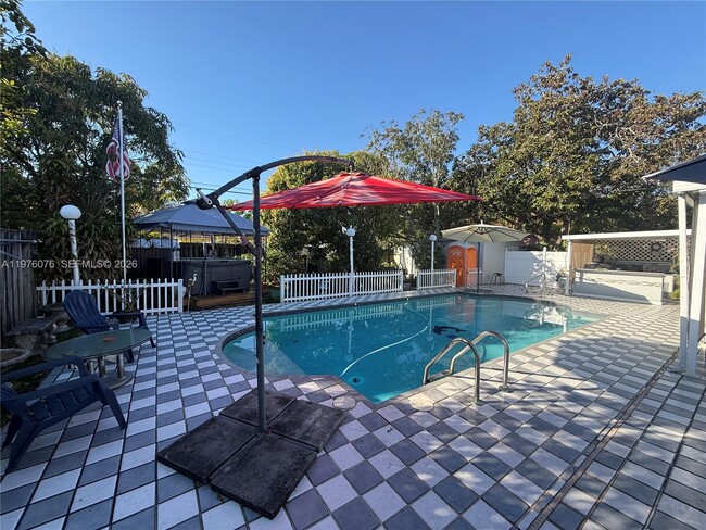 Building Photo - 1350 NE 134th St