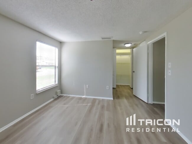 Building Photo - 6714 35th Ave W