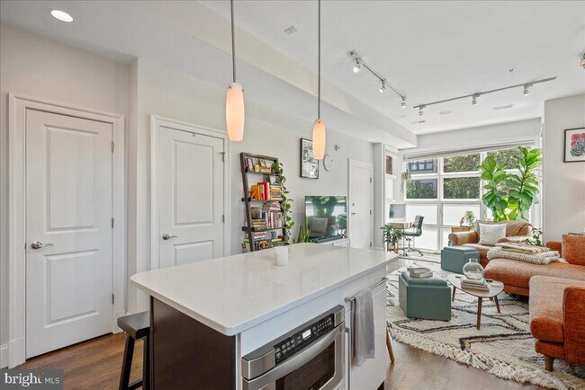 Building Photo - 2106 10th St NW