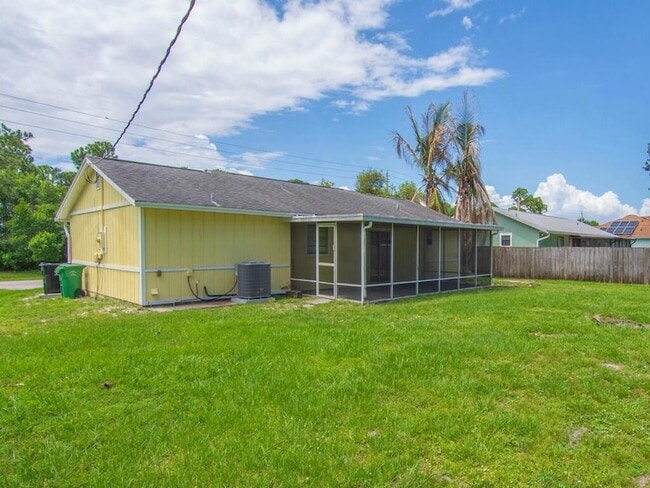 Building Photo - 205 SW Voltair Terrace