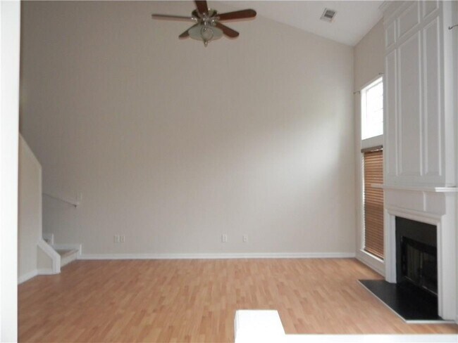Building Photo - 157 Wallnut Hall Cir