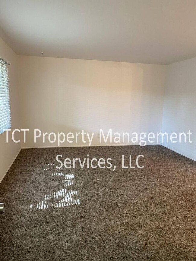 Building Photo - Awesome 3 Bedroom Townhome in Tempe!