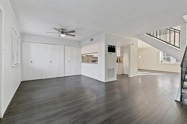 Building Photo - 2324 Shadowdale Dr