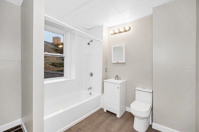 Building Photo - 114 Appleton St