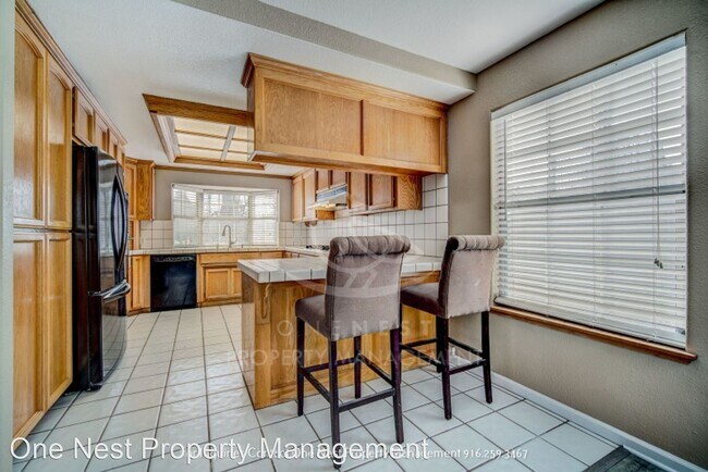 Building Photo - 3 br, 2.5 bath House - 4947 Hemlock Street