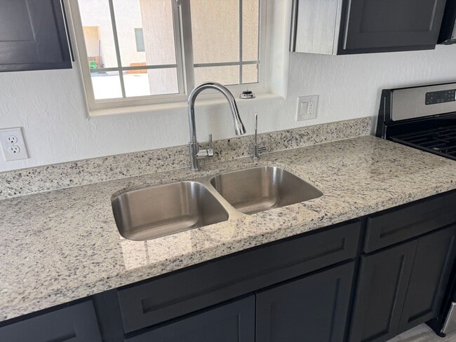Building Photo - Brand New 3 bedroom home with 2 car garage...