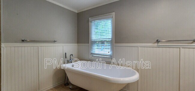 Building Photo - 40 Pheasant Dr SE