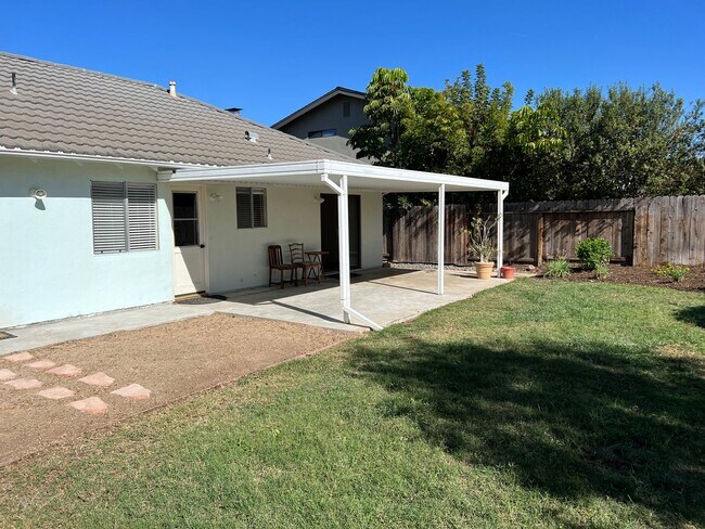 Building Photo - Great Location. 3 Bedroom Home