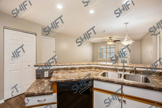 Building Photo - 3065 Poplar Creek - Updated Condo