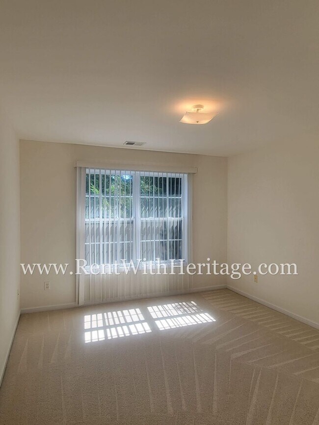 Building Photo - WOW!!!......COME SEE THIS GORGEOUS 4 BEDROOM / 3 BATH HOME IN THE POPULAR KINGSWOOD SUBDIVSION-A ...