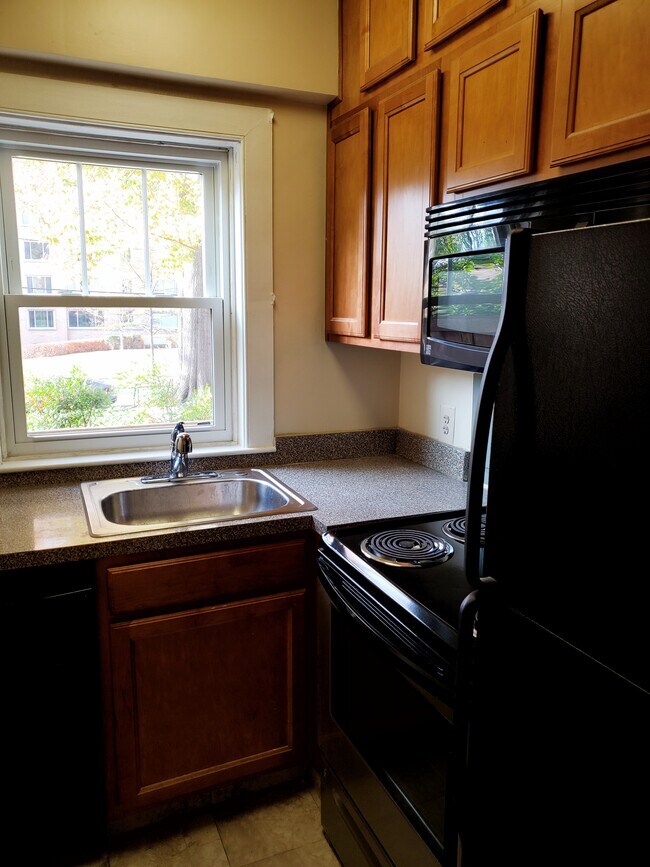 Kitchen - 3901 Cathedral Ave NW