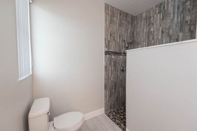 Building Photo - Beautiful Home in Satellite Beach including Lawncare and Community Pool