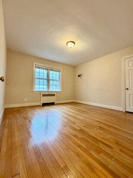 Building Photo - 134 Hull St