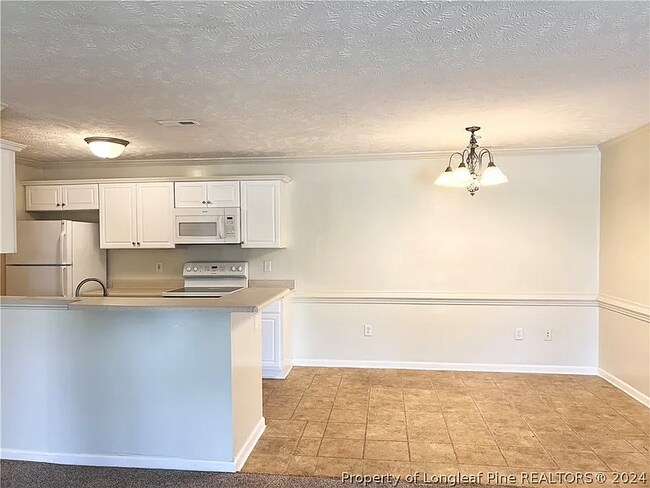 Building Photo - 1841 Balmoral Dr