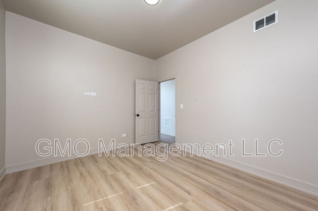 Building Photo - 1431 S Kedzie Ave