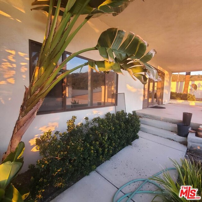 Building Photo - 42100 Parado Del Sol Dr