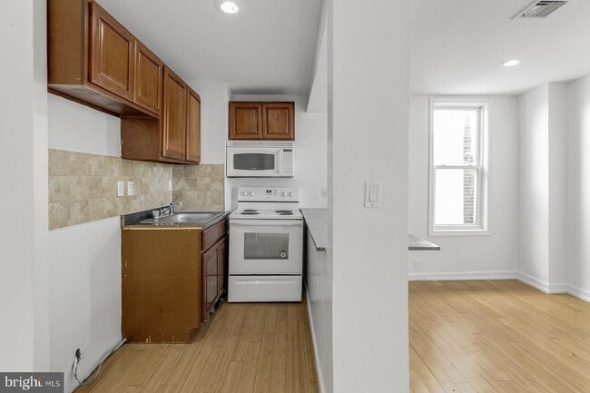 Building Photo - 5019 Walnut St