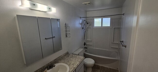 Building Photo - "Charming 3-Bed Duplex with Cozy Fireplace...