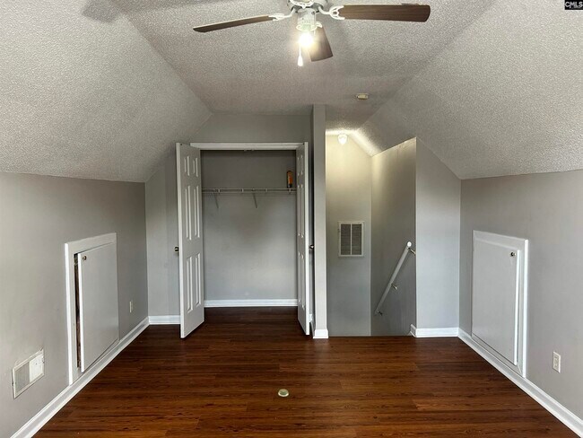 Building Photo - 405 Beech Glen Dr