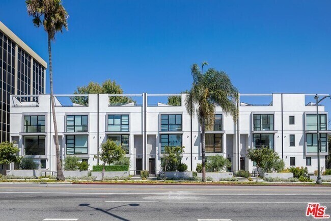 Building Photo - 4717 Wilshire Blvd