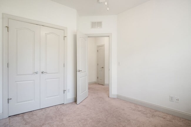Building Photo - Gorgeous 3 Bedroom, 2.5 Bath End-Unit Town...