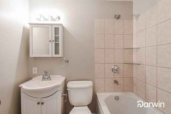 Building Photo - 1517 Springhurst Dr