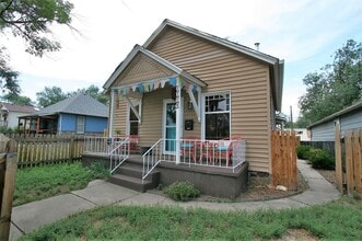 Building Photo - 2 Bedroom Main Level Home in the Heart of Old Colorado City!