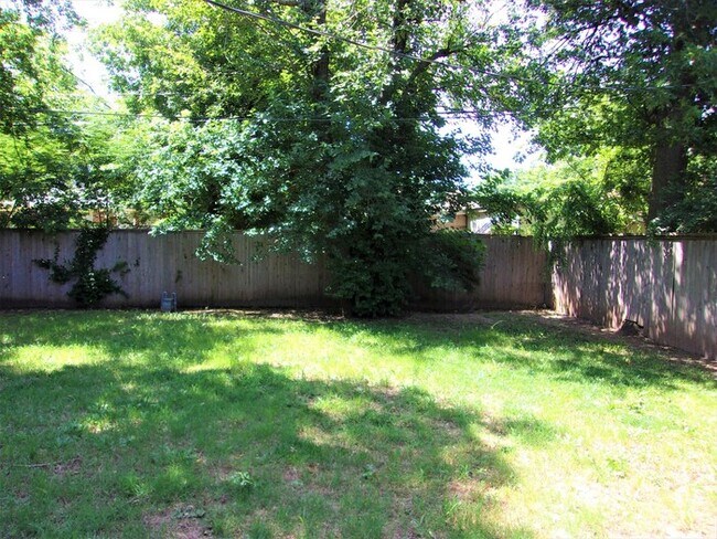 Building Photo - 3 BED 1 BATH IN CASADY HEIGHTS ADDITION OF THE VILLAGE