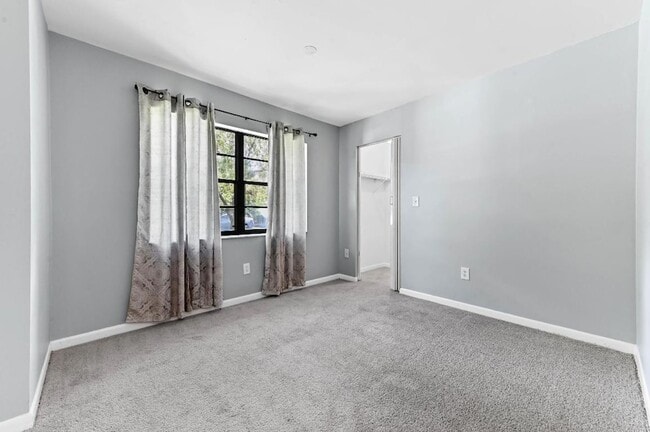 Building Photo - 81 Westecunk Dr