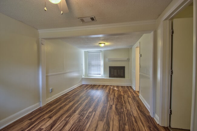 Building Photo - 2002