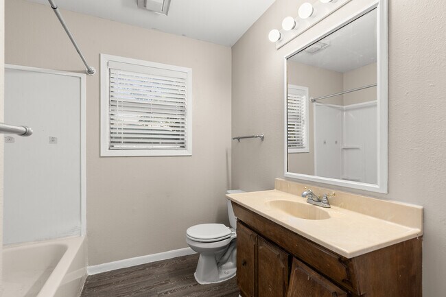 Building Photo - 3817 Parkwood St