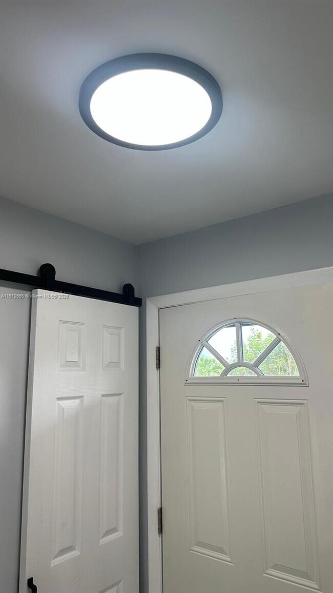 Building Photo - 1701 NE 191st St