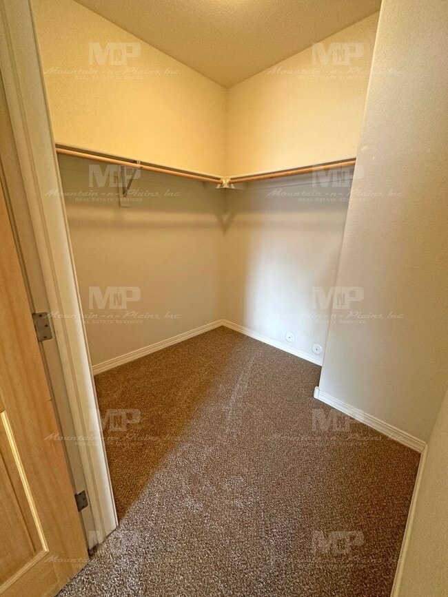 Building Photo - 5220 Boardwalk Dr